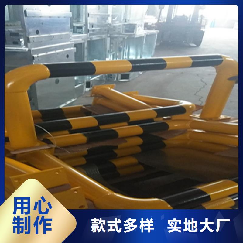 热镀锌桥梁护栏【镀锌静电喷塑护栏管厂家】好产品不怕比