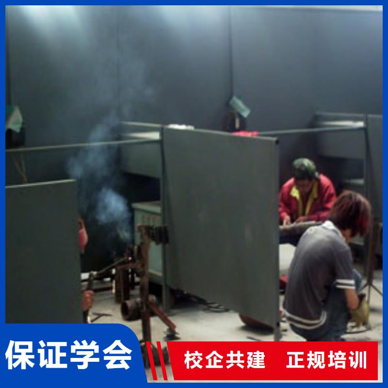 生产厂家电气焊-【虎振挖掘机学校】就业不担心