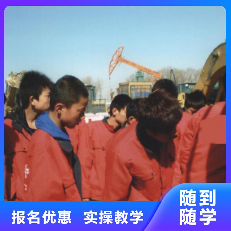 【挖掘机操作】保定虎振技工学校正规学校大专院校汽车驾驶培训
