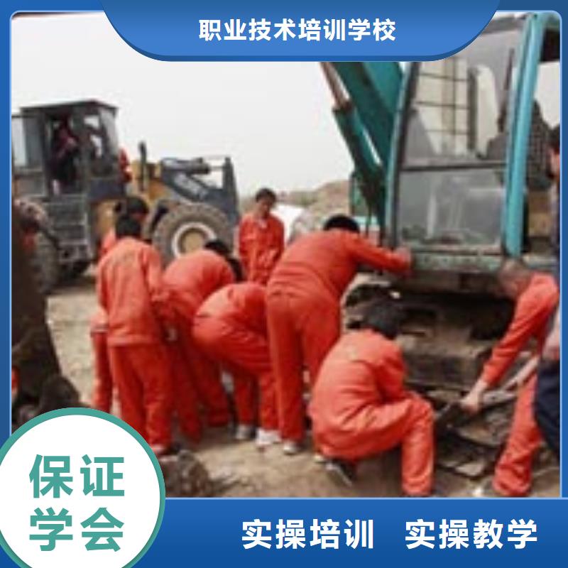 挖掘机操作_保定虎振招生电话实操培训