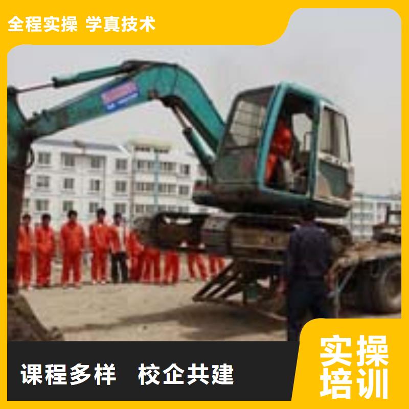 【挖掘机操作】保定虎振技工学校正规学校大专院校汽车驾驶培训