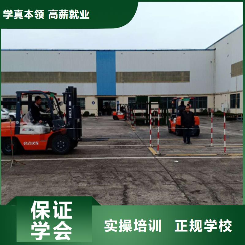 学钩机去哪里比较好|管理严格的挖掘机学校