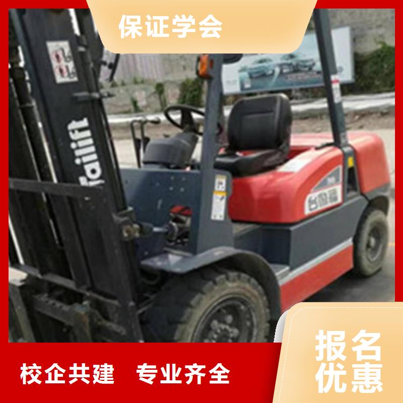 学装载机铲车叉车学费多少钱视频-红原|小金|内江|成都|攀枝花|泸州|绵阳虎振学装载机铲车叉车学费多少钱_ 虎振技工学校(阿坝市分公司)