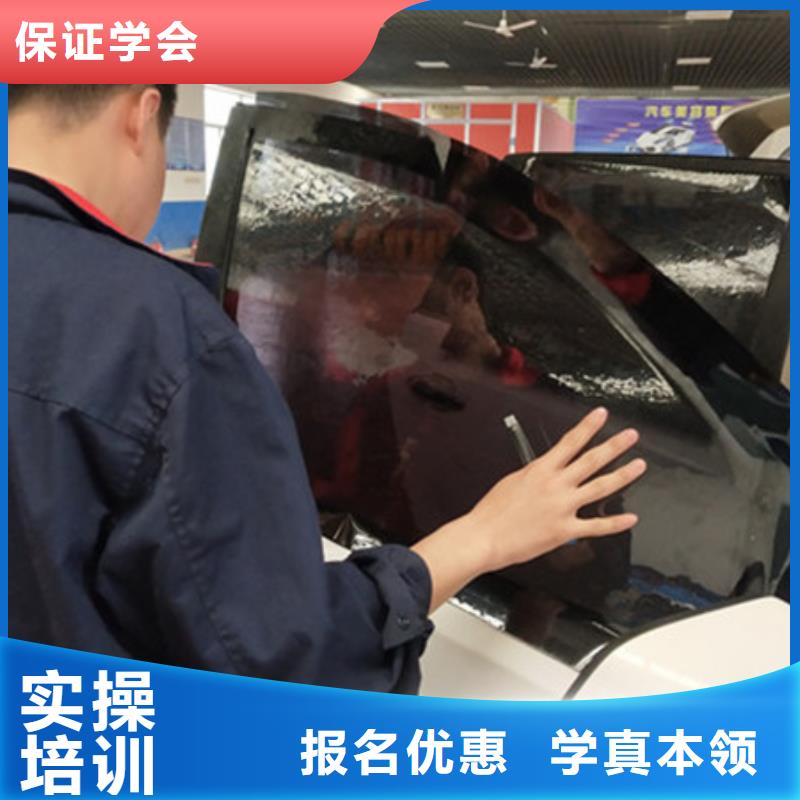 汽车美容装具培训_【汽车钣金喷漆培训】全程实操虎振学装载机铲车叉车学费多少钱