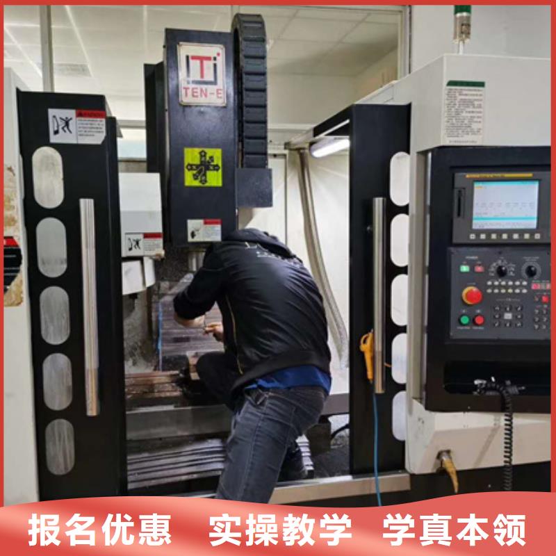 天天上机操作的数控学校|动手操作的数控车床学校