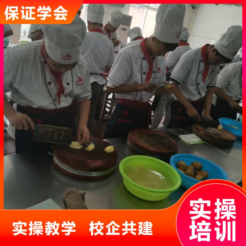 【厨师学校学装载机铲车叉车学费多少钱老师专业】