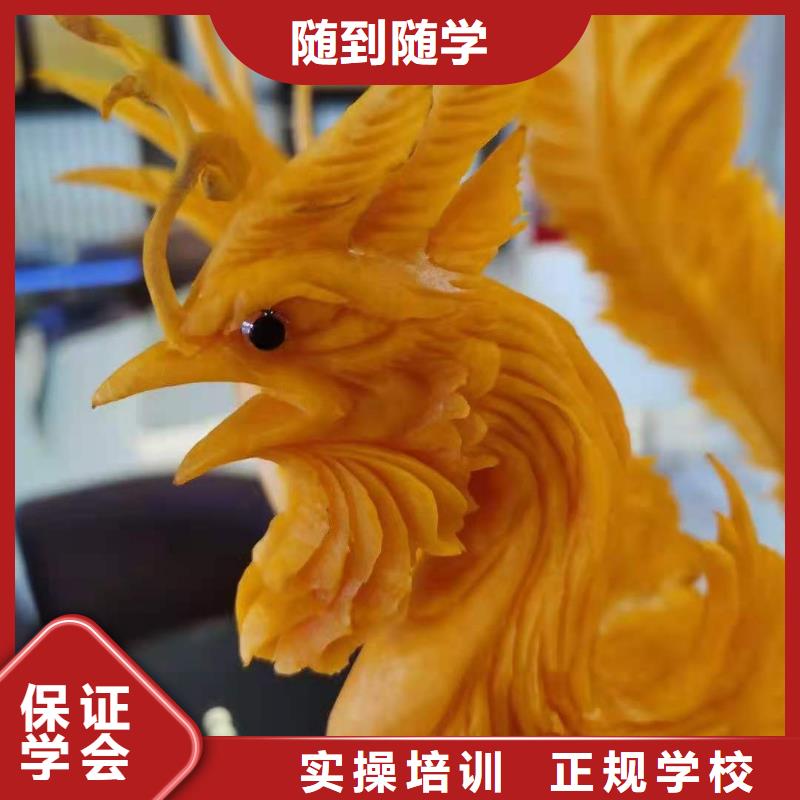 【 烹饪培训学校,虎振厨师学校校企共建】虎振学装载机铲车叉车学费多少钱