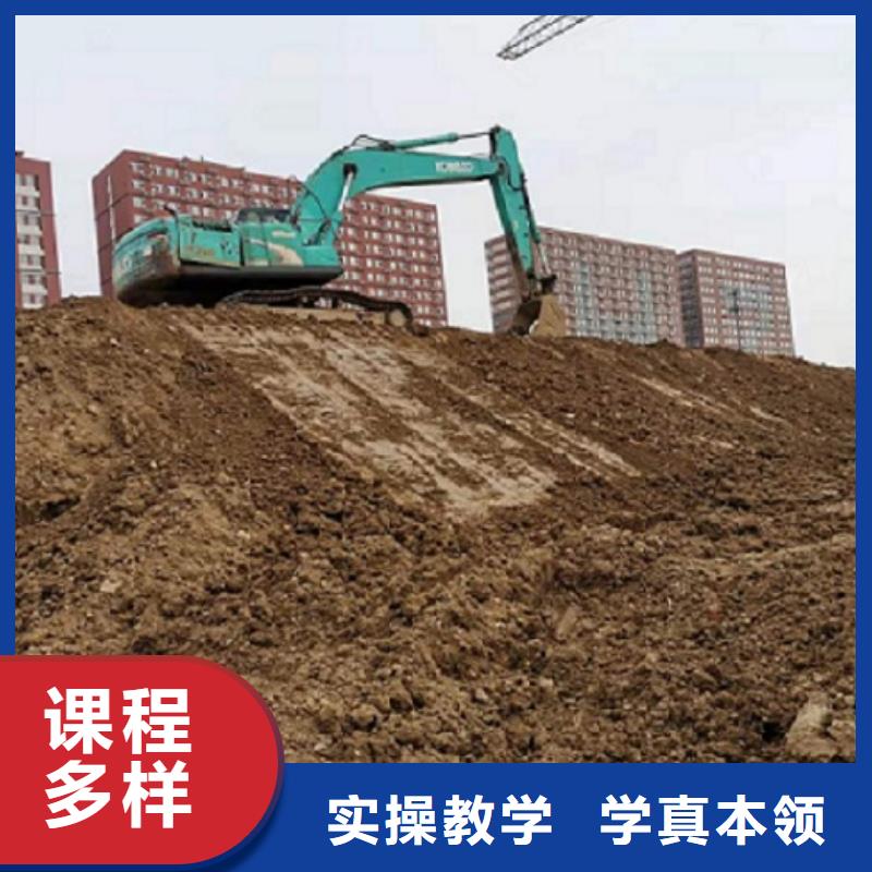 挖掘机学校_【哪个学校能学开挖掘机铲车叉车】手把手教学虎振学装载机铲车叉车学费多少钱