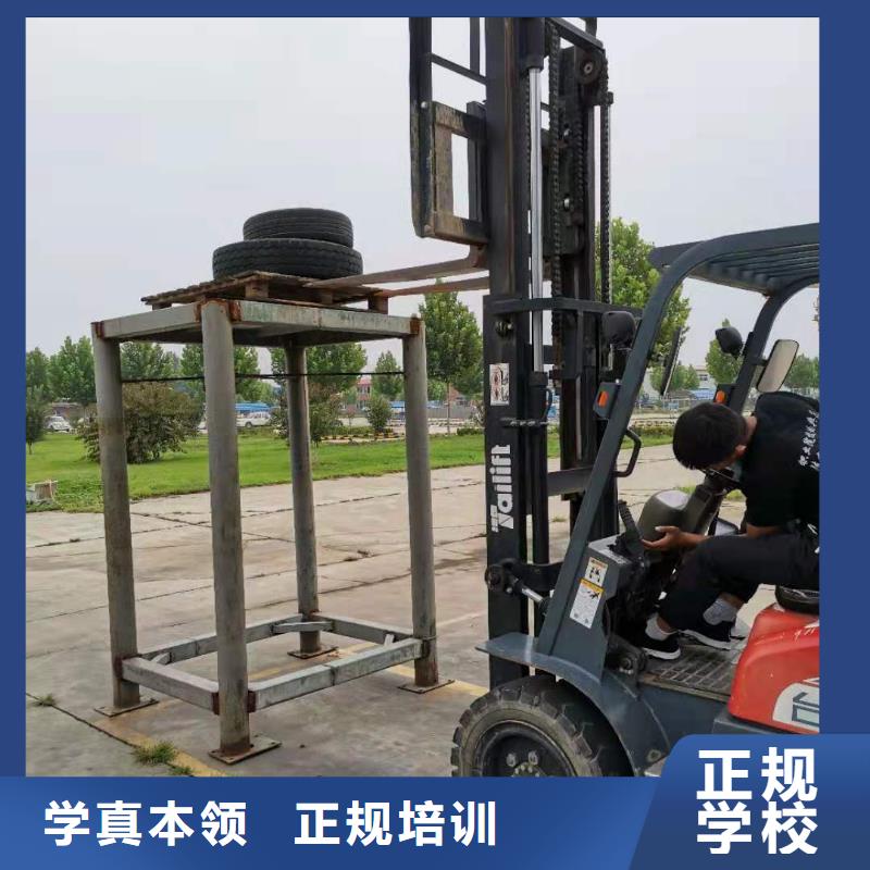 挖掘机培训学校实操培训