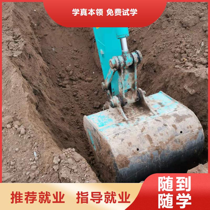 【挖掘机技校】学汽修学修车的技校学真本领