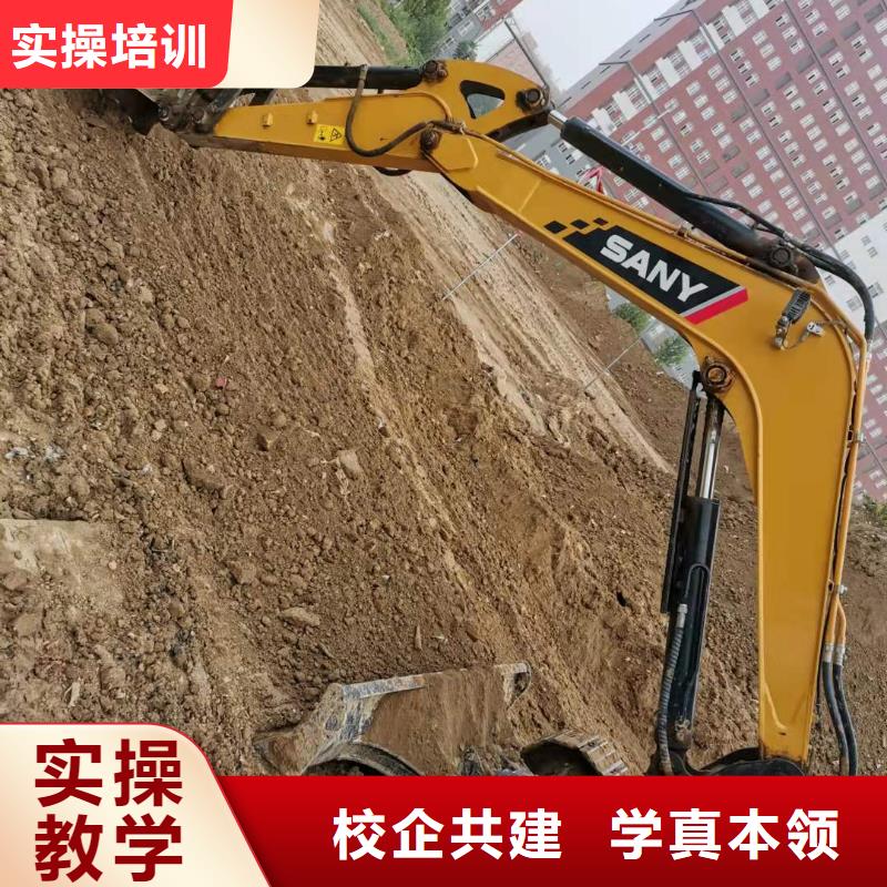 挖掘机技校-哪里有新能源汽修培训实操教学