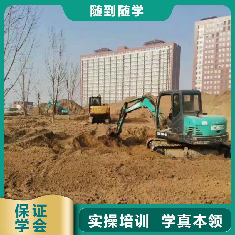 挖掘机技校计算机培训学校实操教学