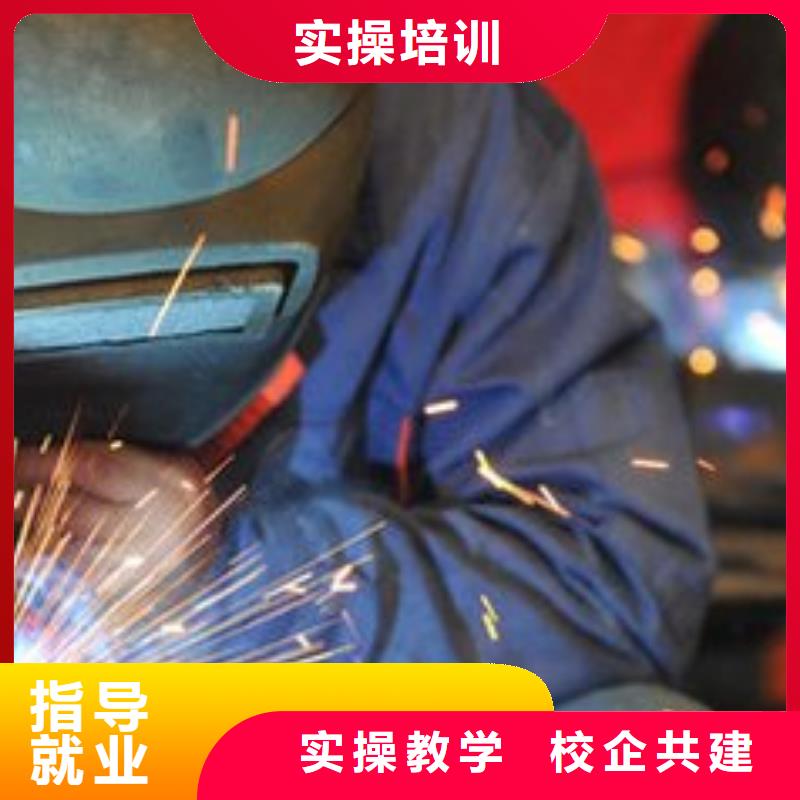 焊接学校-学挖掘机钩机学费多少钱就业前景好