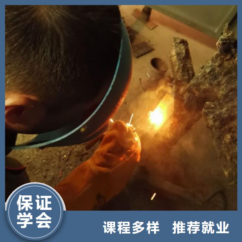 焊接学校-学挖掘机钩机学费多少钱就业前景好
