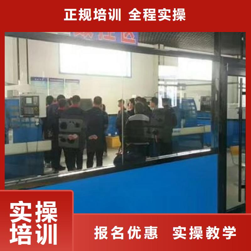 【数控学校虎振挖掘机学校老师专业】