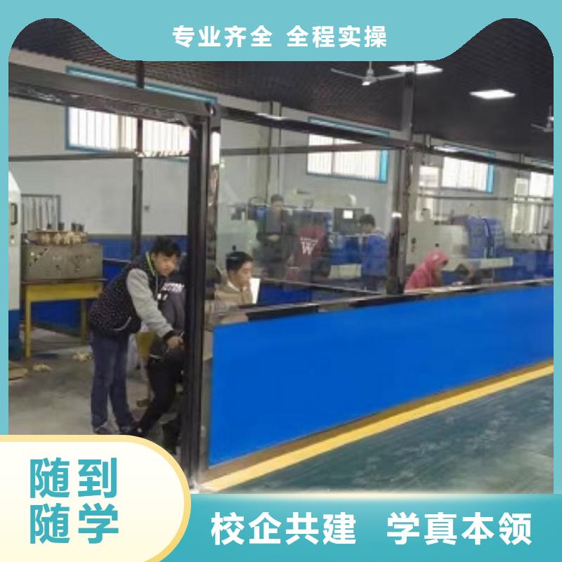 【数控学校】 哪个学校能学厨师烹饪就业快虎振学装载机铲车叉车学费多少钱