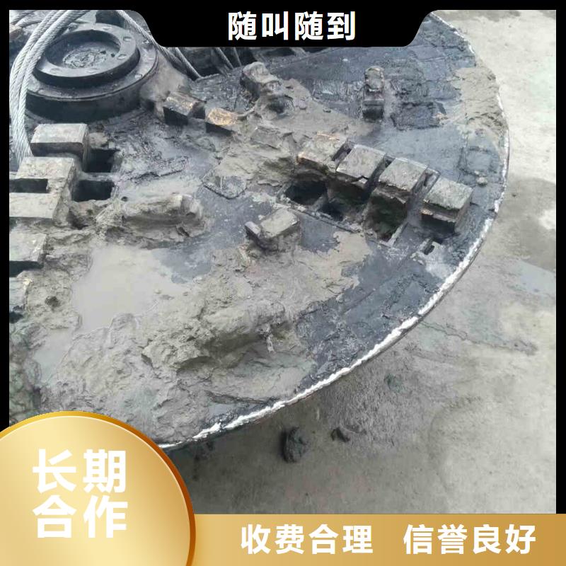 潜水员服务水下爆破团队