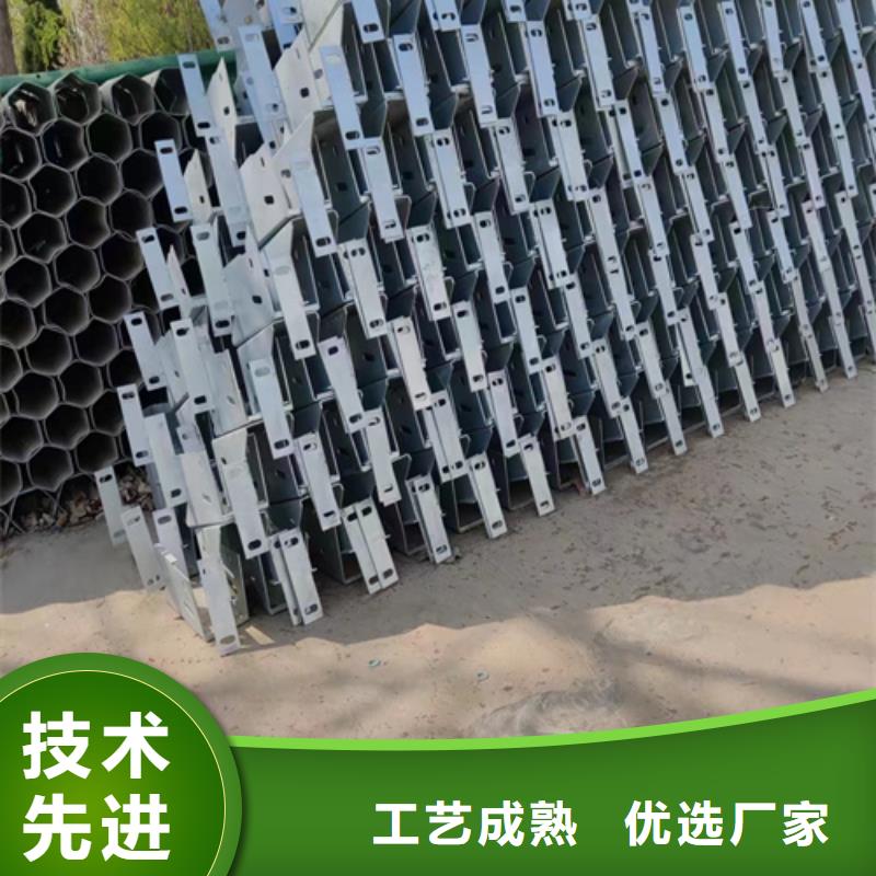 永立生命防护栏【 波形护栏生产厂家热镀锌护栏板为品质而生产】